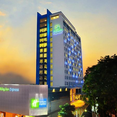 Holiday Inn Express Surabaya Centerpoint By Ihg Esterno foto