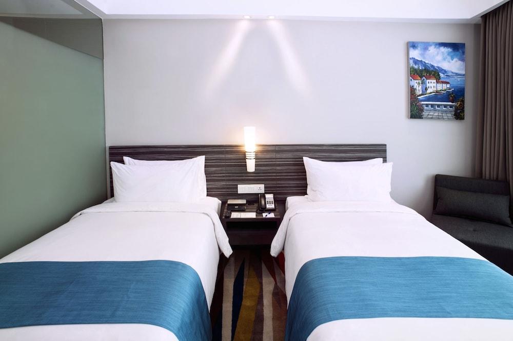 Holiday Inn Express Surabaya Centerpoint By Ihg Esterno foto