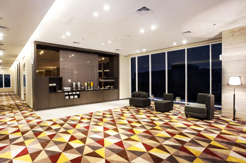 Holiday Inn Express Surabaya Centerpoint By Ihg Esterno foto