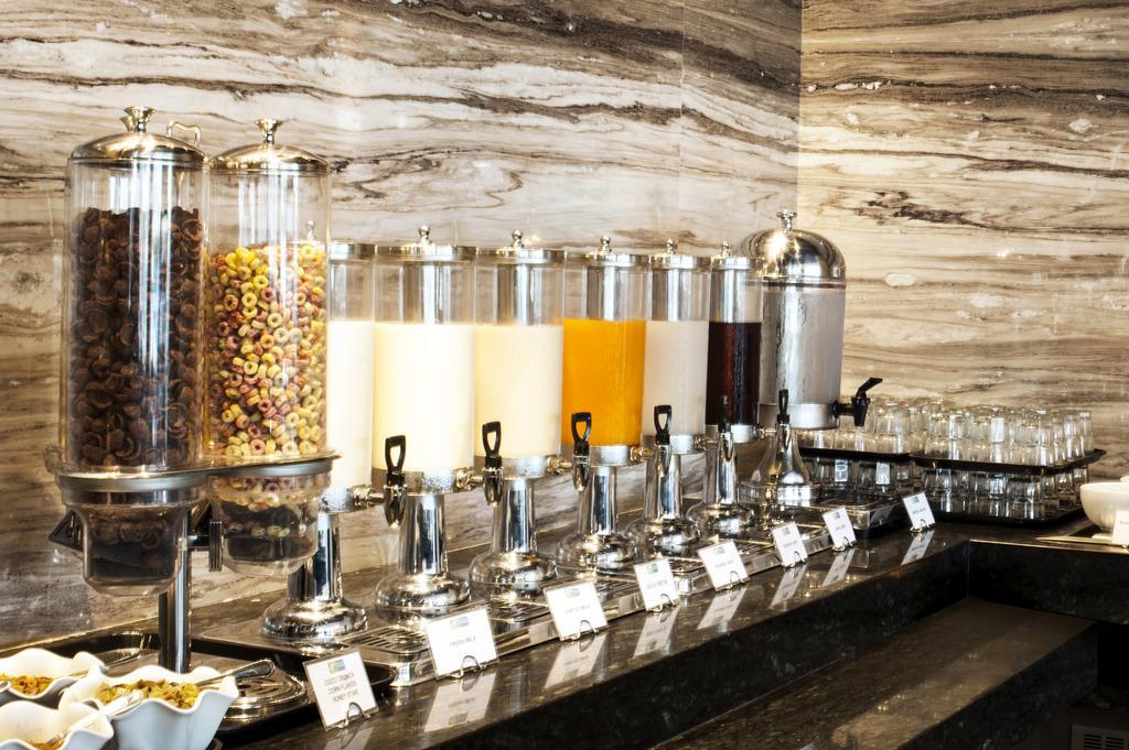 Holiday Inn Express Surabaya Centerpoint By Ihg Esterno foto