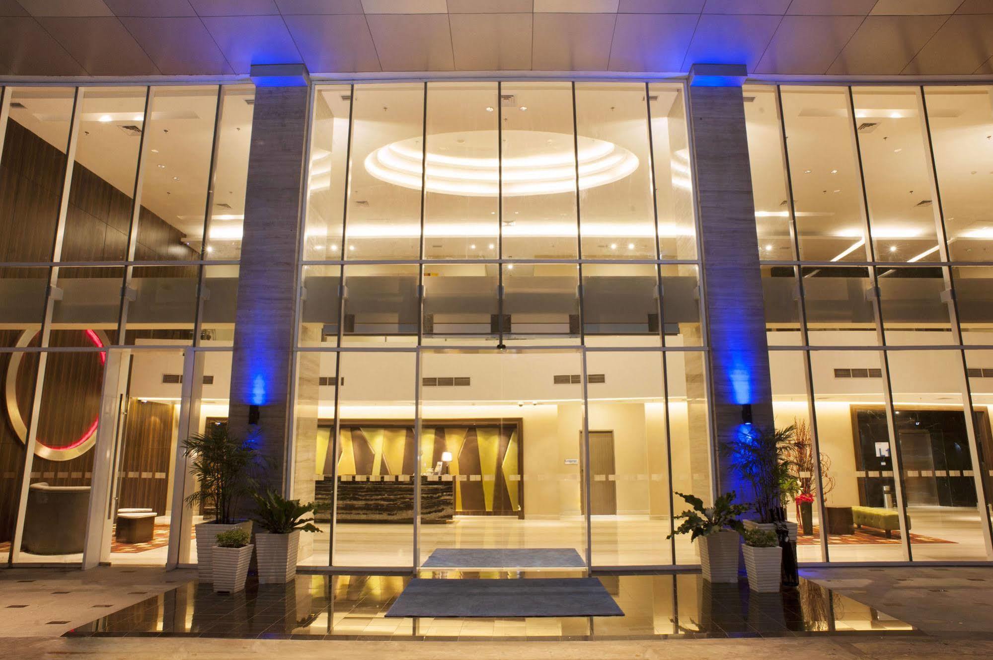 Holiday Inn Express Surabaya Centerpoint By Ihg Esterno foto