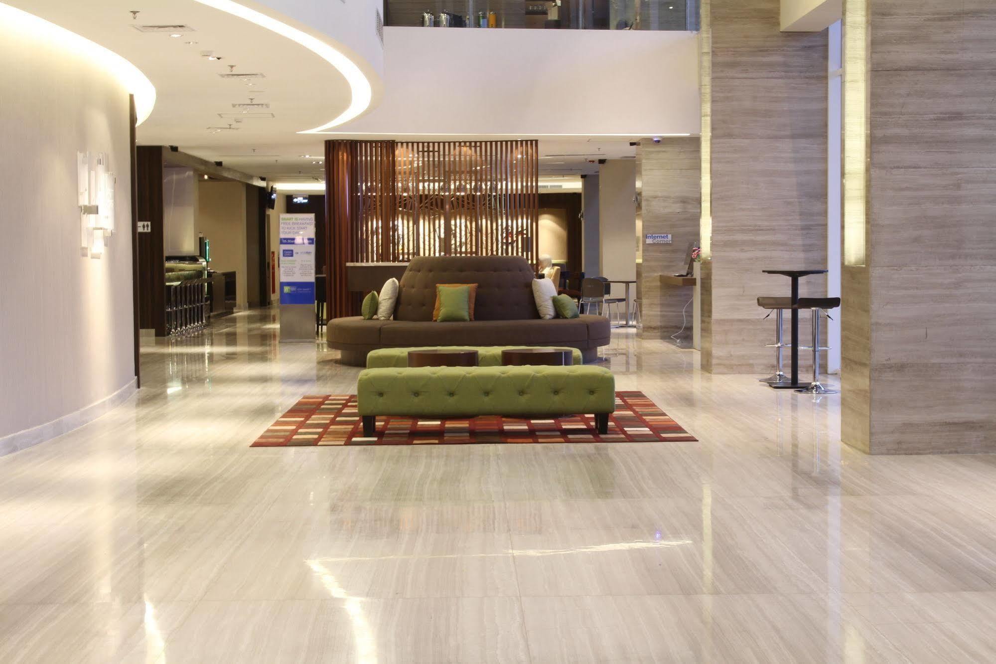Holiday Inn Express Surabaya Centerpoint By Ihg Esterno foto