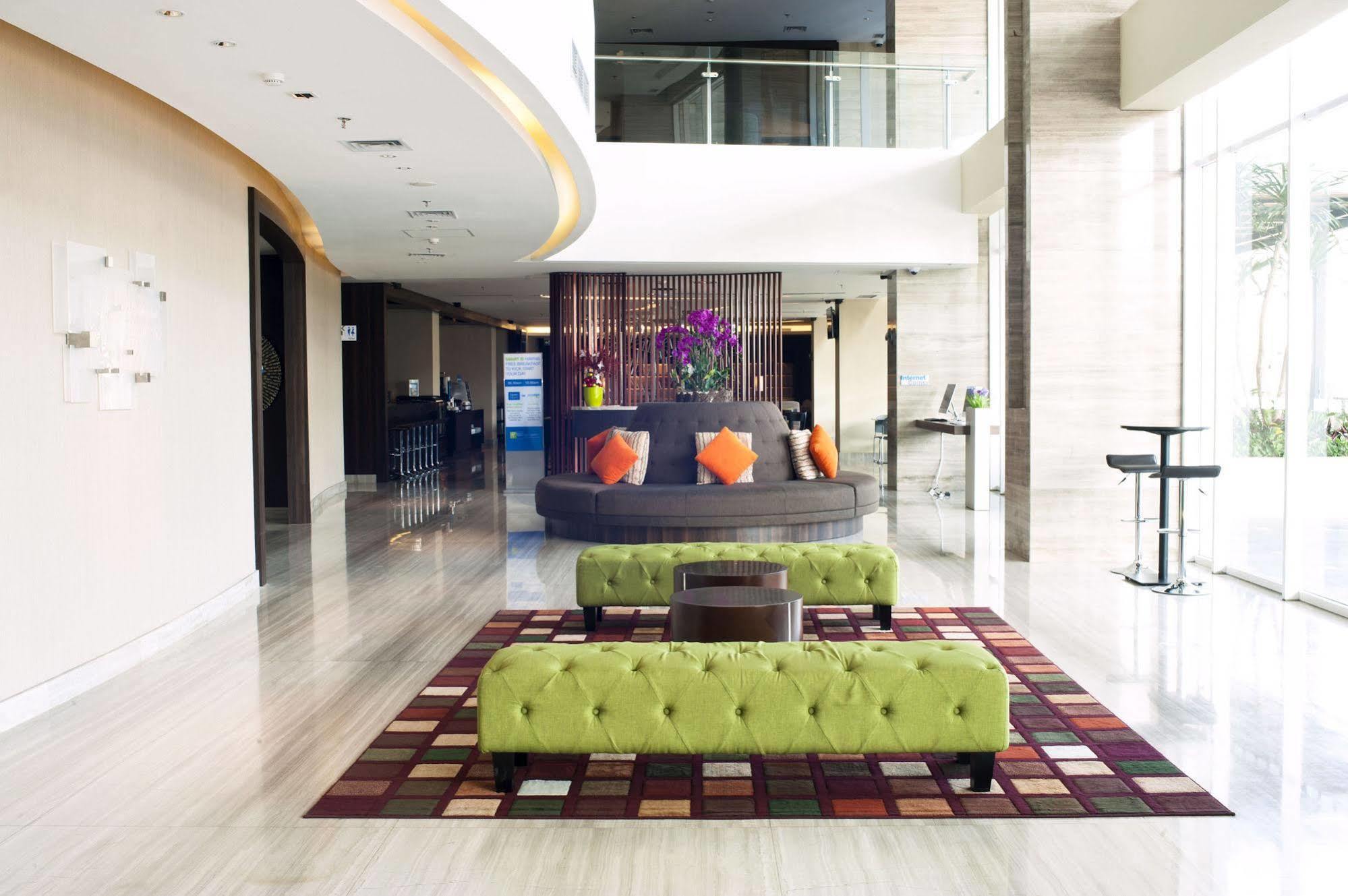 Holiday Inn Express Surabaya Centerpoint By Ihg Esterno foto