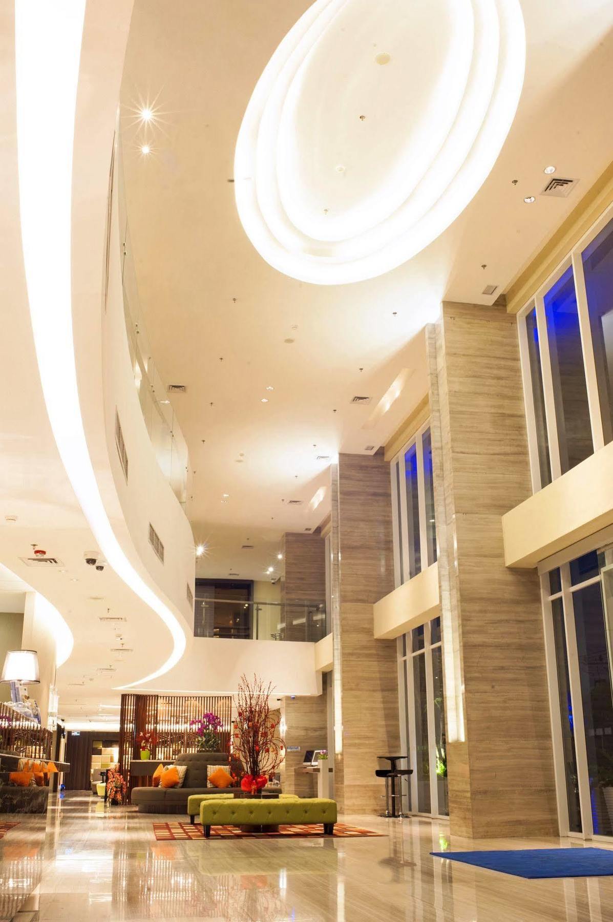 Holiday Inn Express Surabaya Centerpoint By Ihg Esterno foto