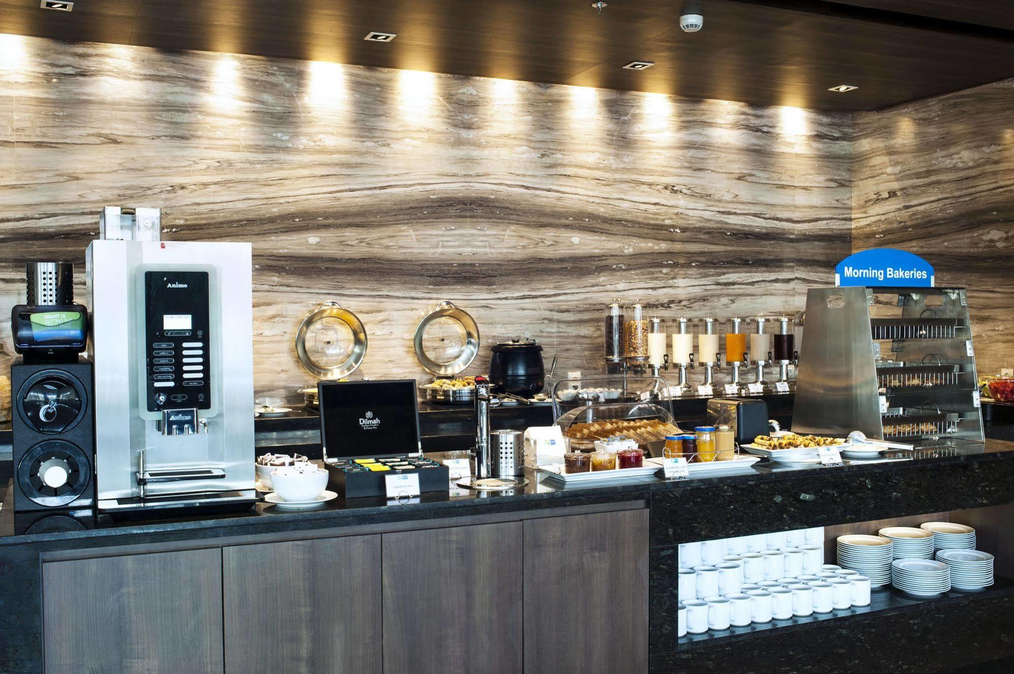 Holiday Inn Express Surabaya Centerpoint By Ihg Esterno foto