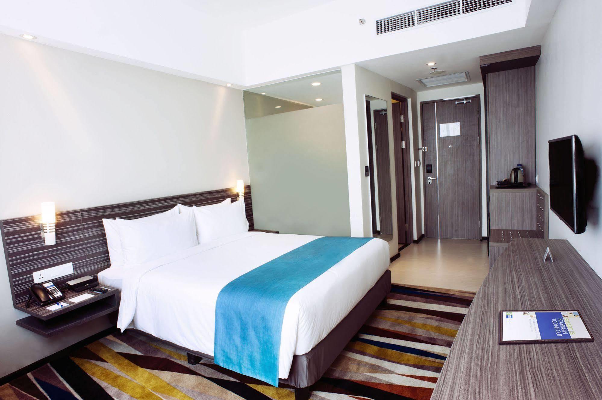 Holiday Inn Express Surabaya Centerpoint By Ihg Esterno foto