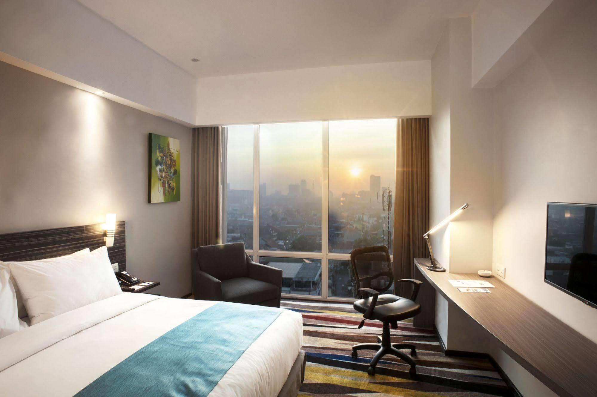 Holiday Inn Express Surabaya Centerpoint By Ihg Esterno foto