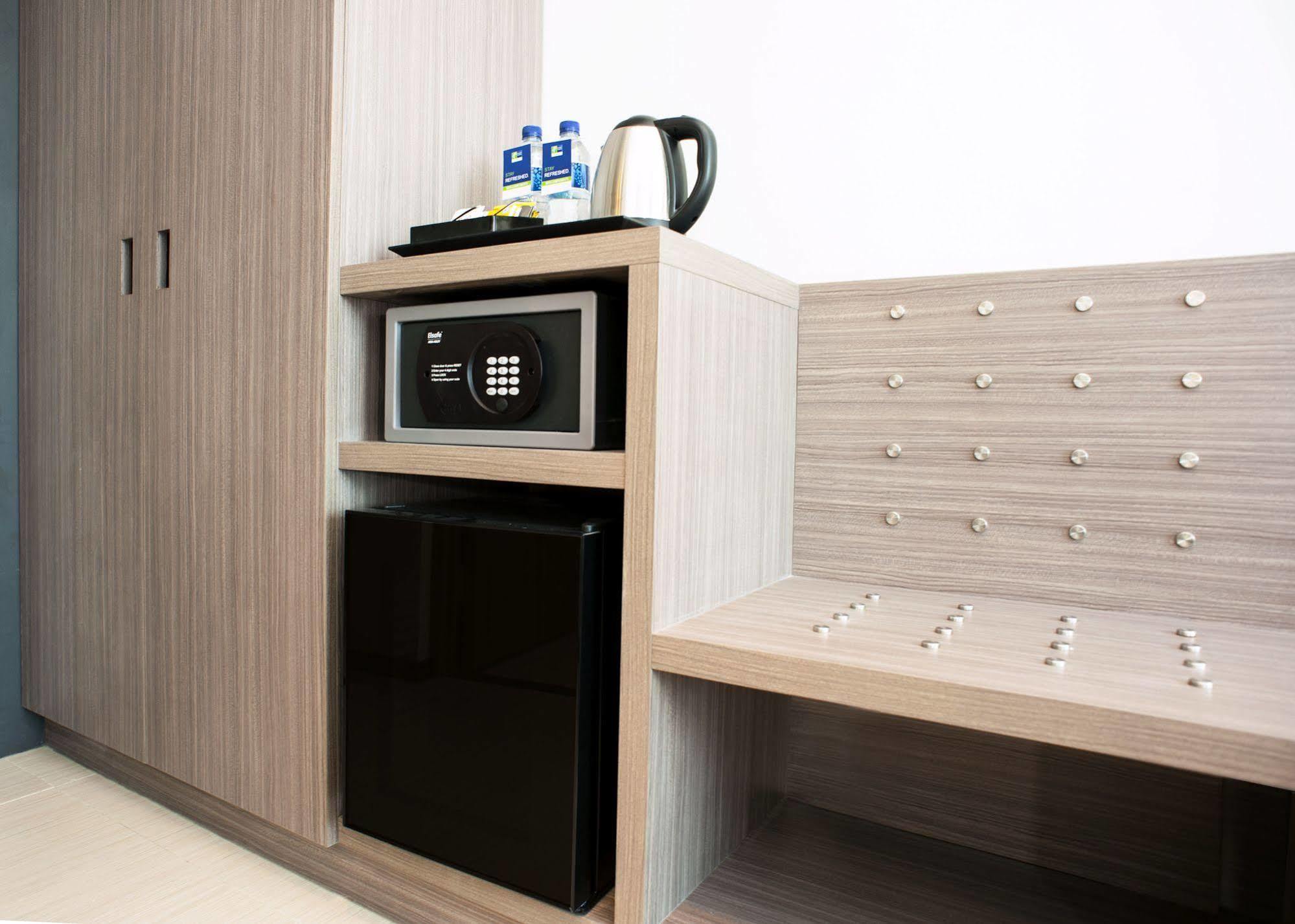 Holiday Inn Express Surabaya Centerpoint By Ihg Esterno foto