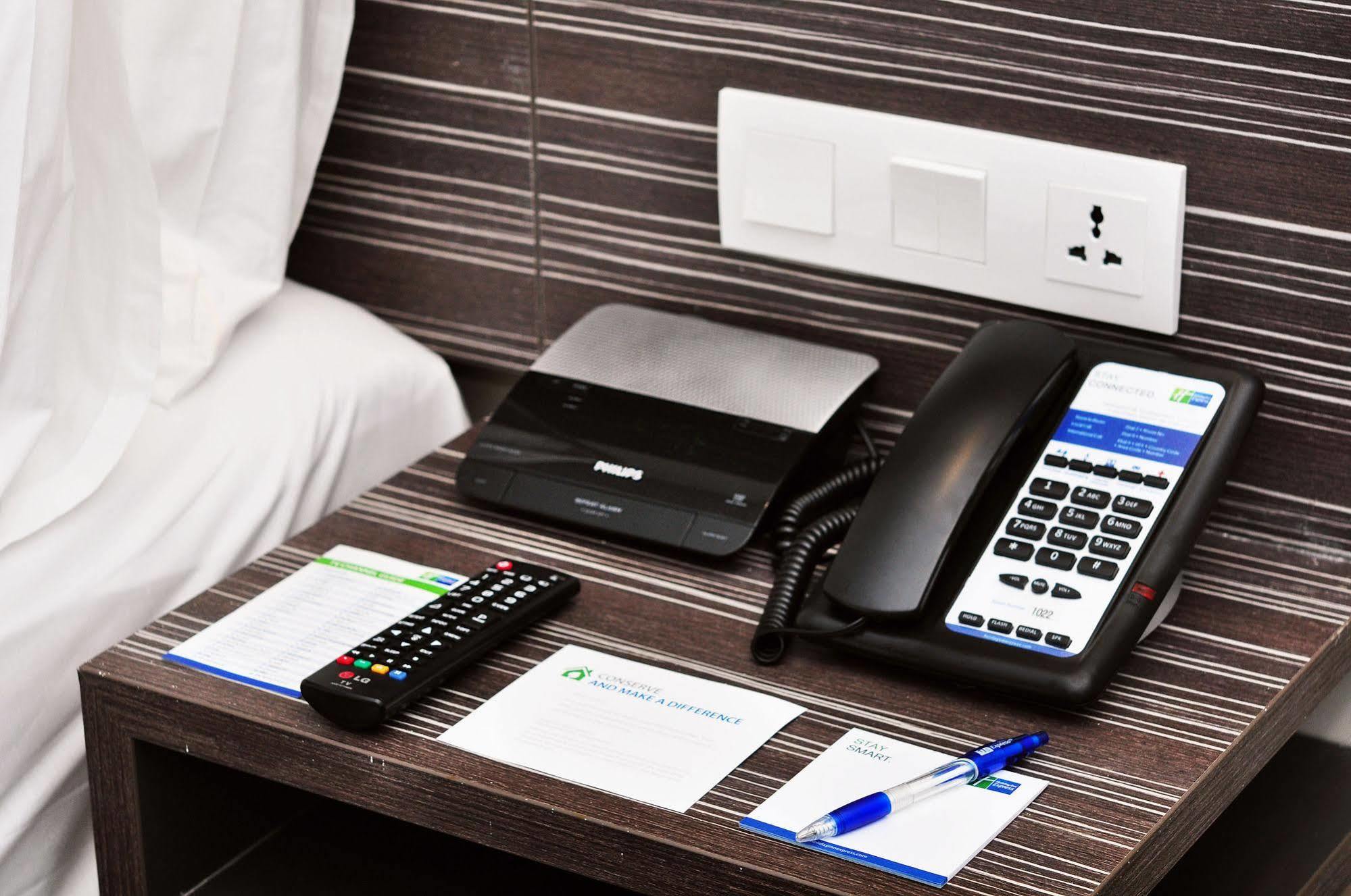 Holiday Inn Express Surabaya Centerpoint By Ihg Esterno foto