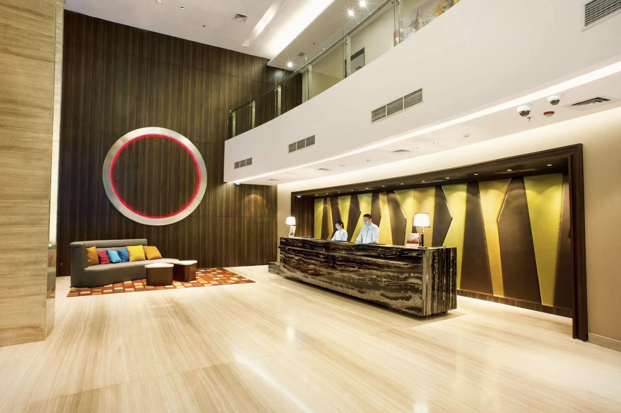 Holiday Inn Express Surabaya Centerpoint By Ihg Esterno foto