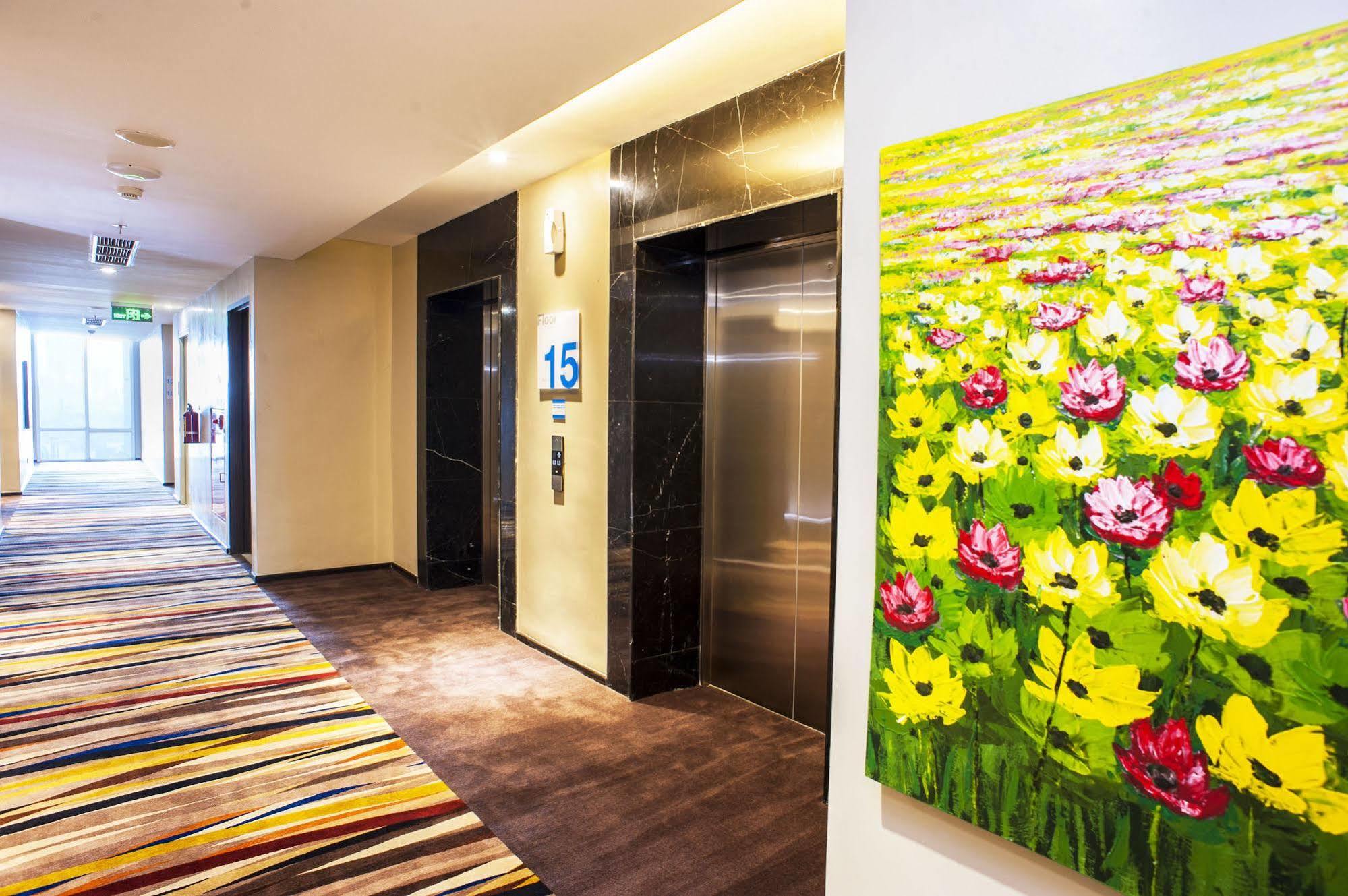Holiday Inn Express Surabaya Centerpoint By Ihg Esterno foto