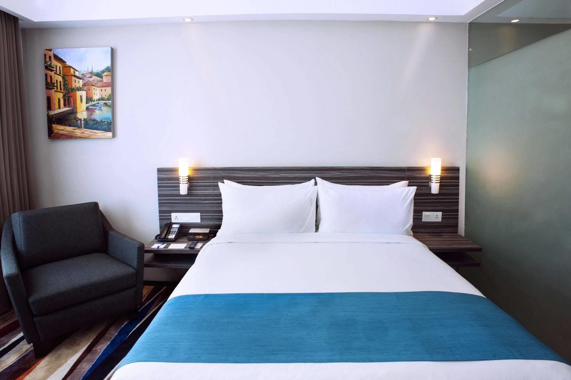 Holiday Inn Express Surabaya Centerpoint By Ihg Esterno foto