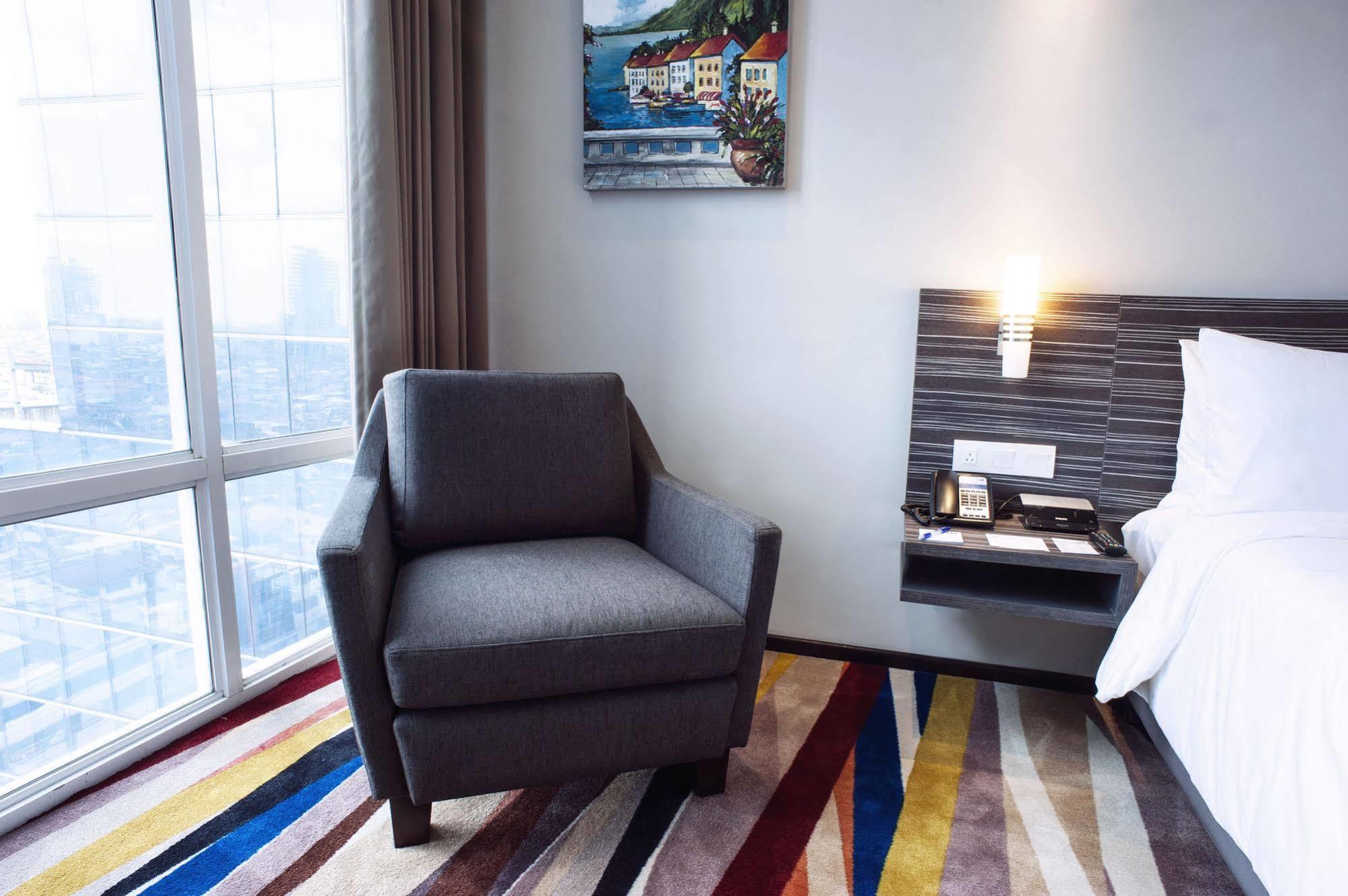 Holiday Inn Express Surabaya Centerpoint By Ihg Esterno foto