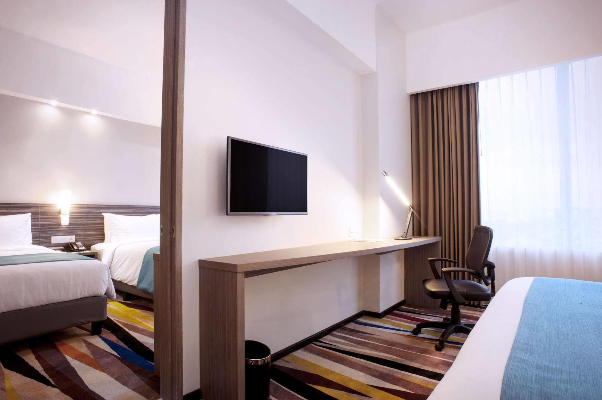 Holiday Inn Express Surabaya Centerpoint By Ihg Esterno foto