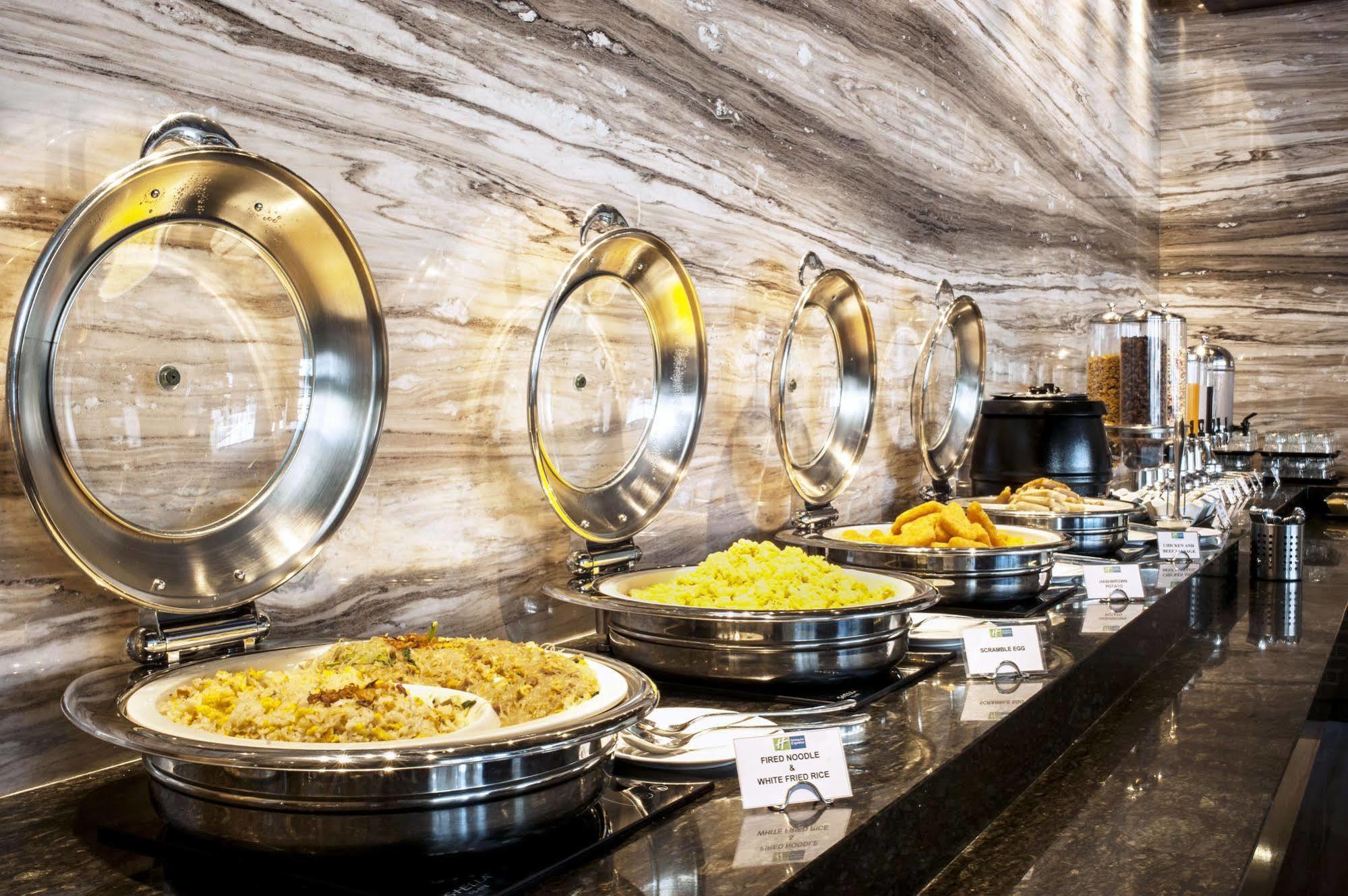 Holiday Inn Express Surabaya Centerpoint By Ihg Esterno foto