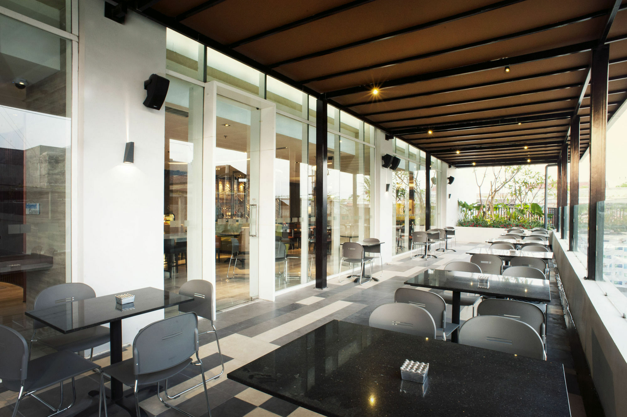 Holiday Inn Express Surabaya Centerpoint By Ihg Esterno foto