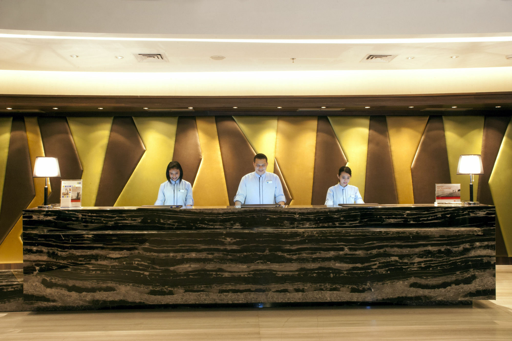 Holiday Inn Express Surabaya Centerpoint By Ihg Esterno foto